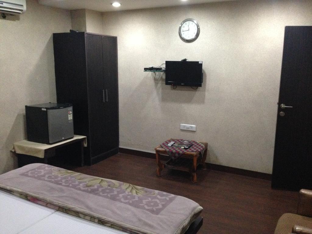 Hotel Silver Stone Лудхиана Номер фото