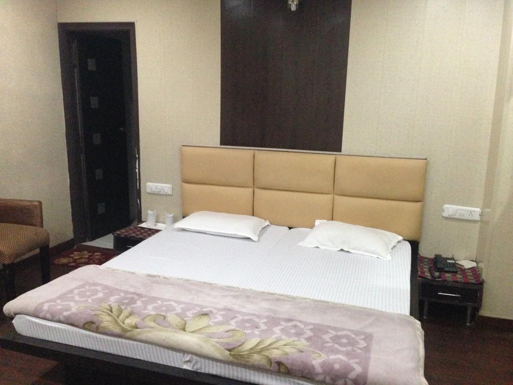 Hotel Silver Stone Лудхиана Экстерьер фото