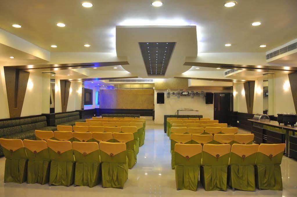 Hotel Silver Stone Лудхиана Экстерьер фото