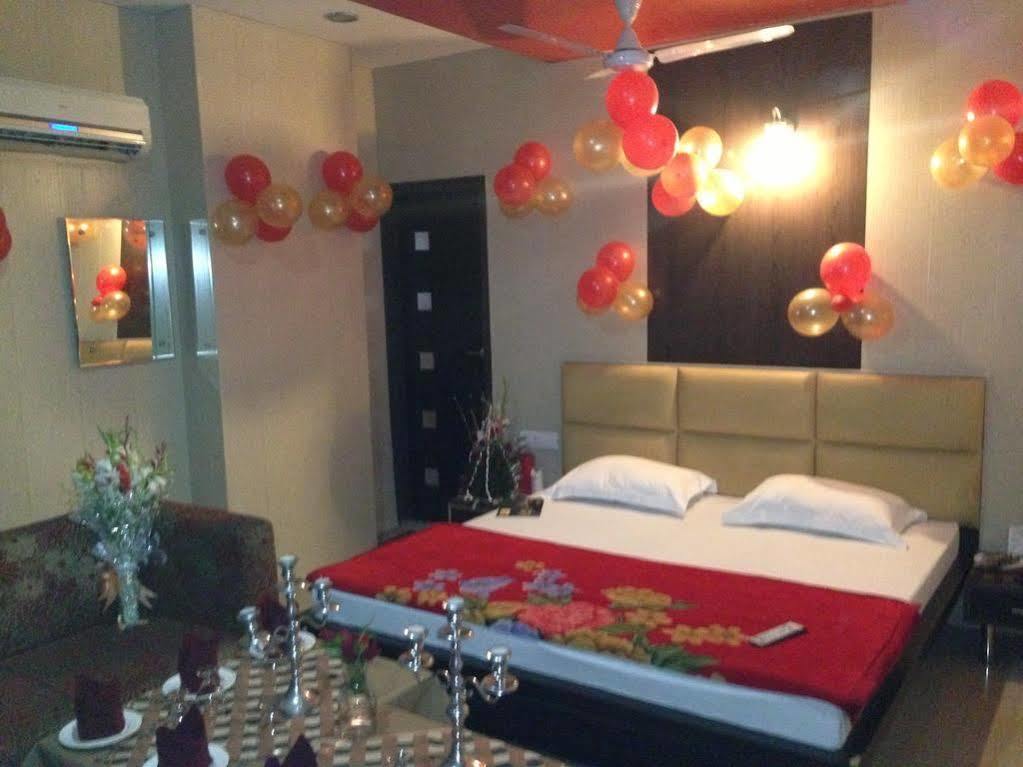 Hotel Silver Stone Лудхиана Экстерьер фото